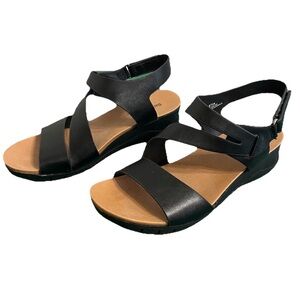 BareTraps Caley Women’s 9.5 M Strappy Sandals Wedge Heel Black Comfort Slingback